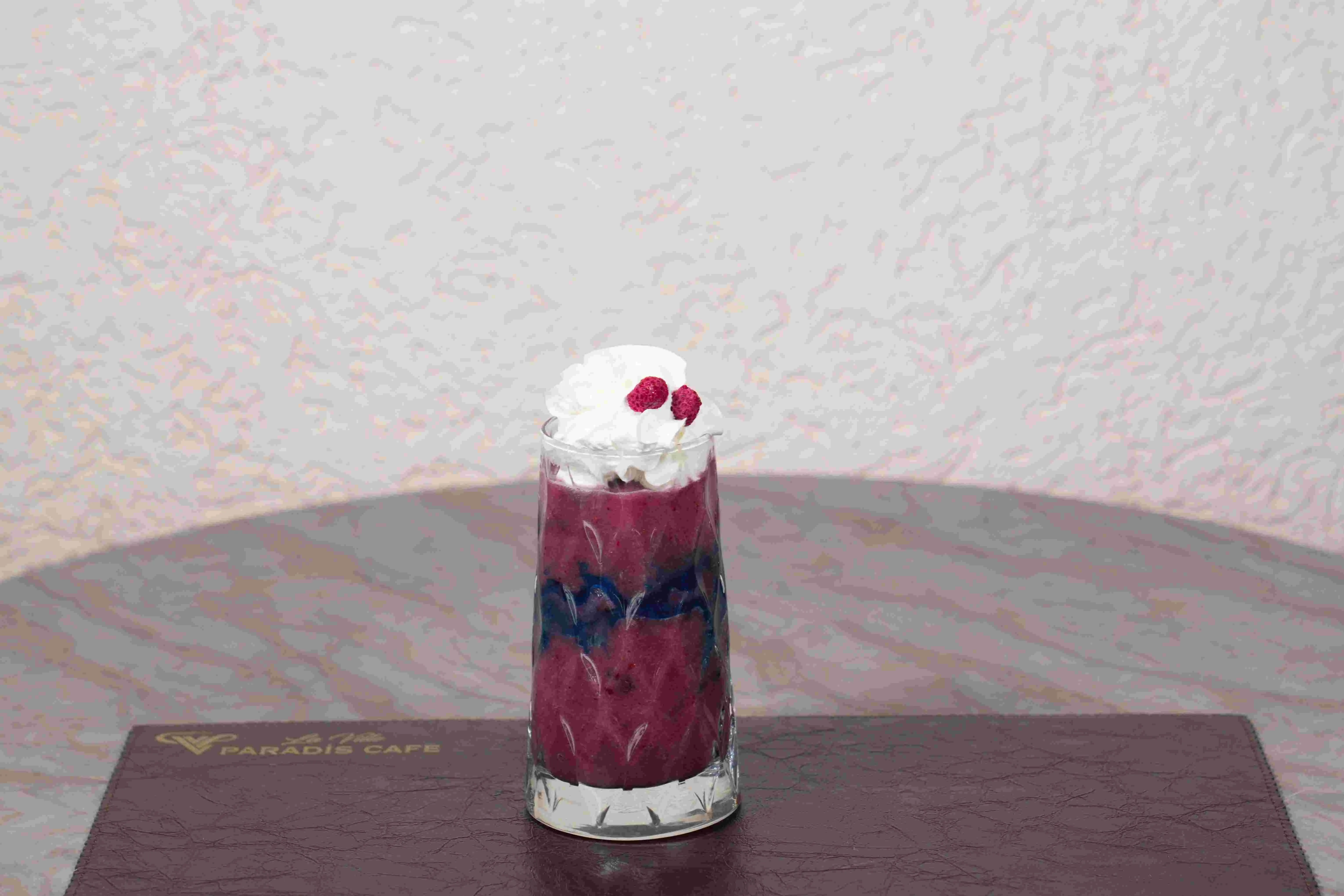 BÖĞÜRTLENLİ MİLKSHAKE
