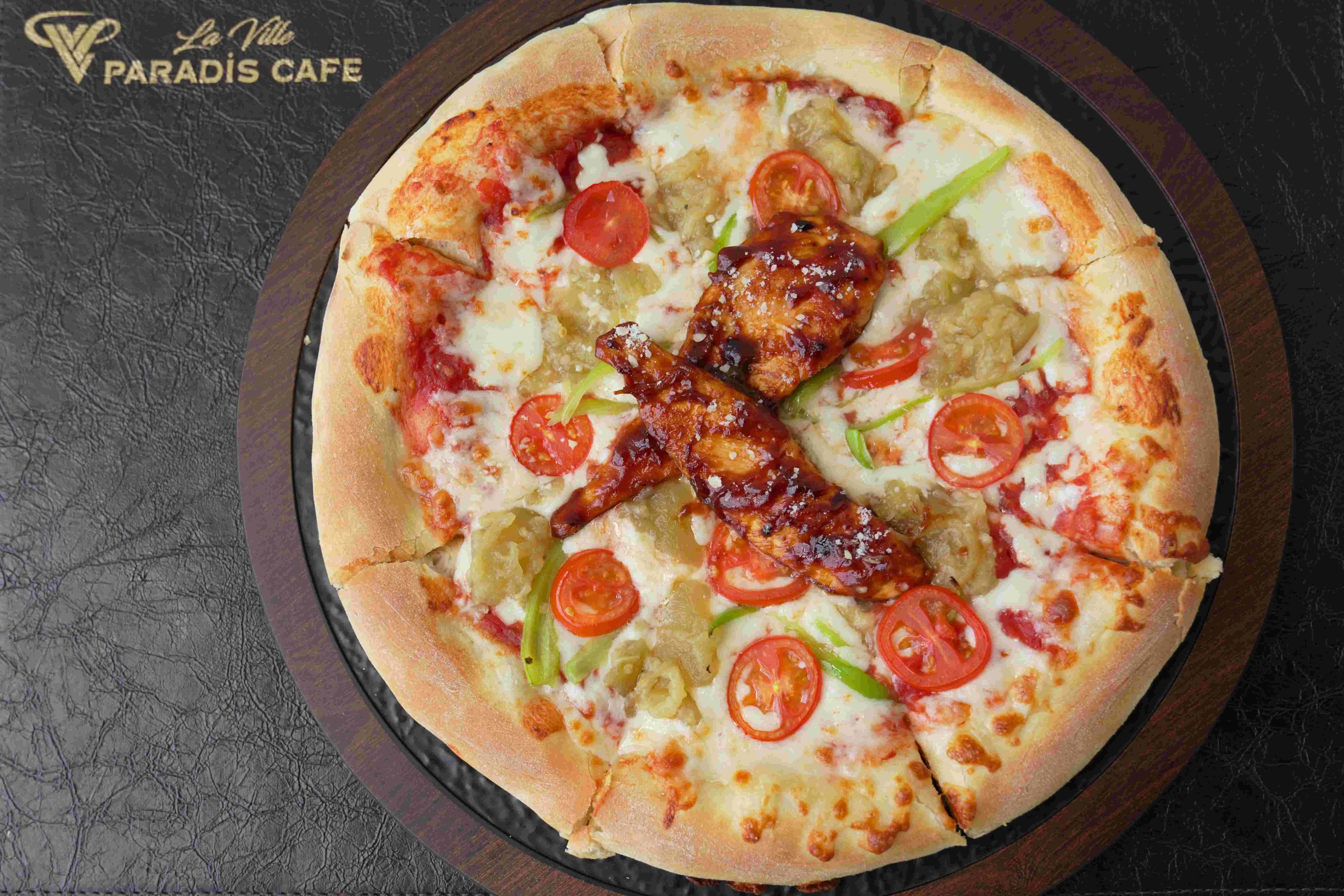 BBQ SOSLU KÖZ PATLICANLI PİZZA