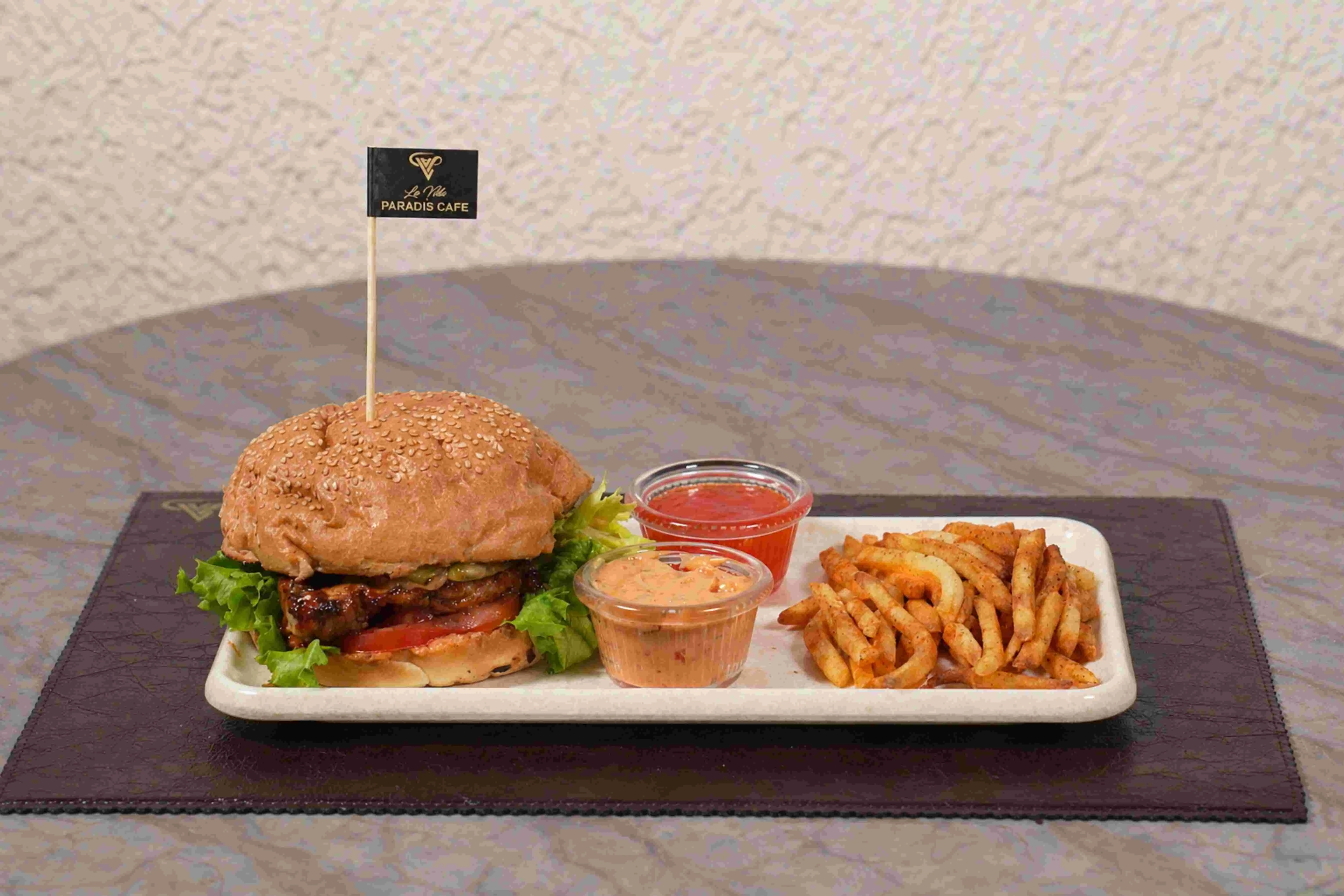 BBQ SOSLU IZGARA TAVUK BURGER